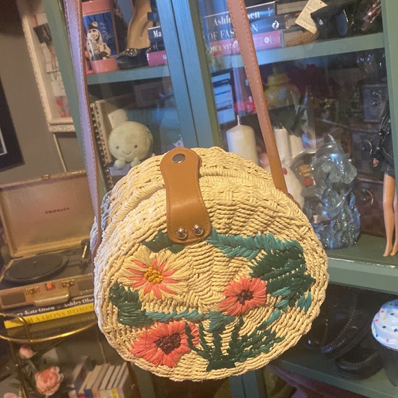 Topshop Wicker Woven Floral Bag - Picture 2 of 2